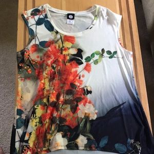 Women’s sleeveless shirt size L